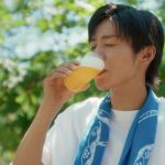 Snow Man 目黒蓮、ホップ農家の畑仕事に初挑戦――「キリンビール 晴れ風」新TVCM「晴、風、土。」収穫篇