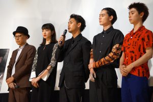 左から、真利子哲也監督、小松菜奈、柳楽優弥、菅田将暉、村上虹郎