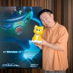 『バズ・ライトイヤー』キュートで万能な猫型の友だちロボット・ソックスの日本版声優にかまいたち・山内健司が決定