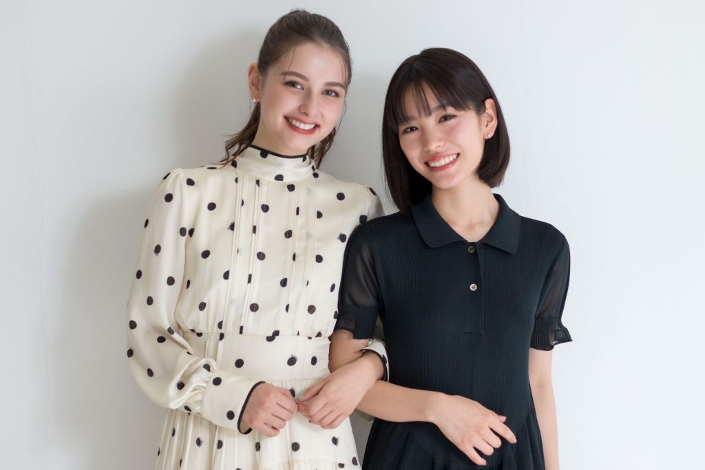 嵐莉菜、當真あみ　撮影／河野康成