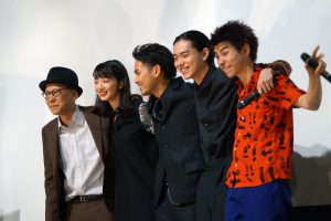 左から、真利子哲也監督、小松菜奈、柳楽優弥、菅田将暉、村上虹郎