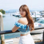 本郷柚巴 3rd写真集、港で楽しげな様子のカットやすっぴん姿も――先行カット公開