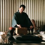 のん主演ドラマ『MISS KING / ミス・キング』のん演じる飛鳥の前に立ちはだかる宿敵“結城家”――森愁斗・山口紗弥加・中村獅童の姿を捉えた場面写真公開