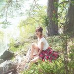 長濱ねる、フィンランドの水辺で微笑ましい撮影シーン――2nd写真集 先行カット公開