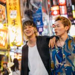 『愚か者の身分』夜の歌舞伎町を彷徨う姿やナイフを突きつける様子も――場面写真解禁