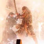 岡田准一主演『イクサガミ』愁二郎（岡田准一）×無骨（伊藤英明）、炎を纏った決闘メイキング映像公開