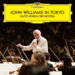 ジョン・ウィリアムズ、30年ぶりの来日公演でサイトウ・キネン・オーケストラを指揮したライヴ・アルバム『John Williams in Tokyo』リリース決定