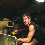 アンドリュー・ガーフィールドが”汚れ仕事”に臨む本編映像解禁！