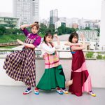 日向坂46・富田鈴花、松田好花、渡邉美穂によるユニット「ごりごりドーナッツ」が“不思議な学校に通う仲良し3人組の放課後”という架空の設定で仲良く戯れる