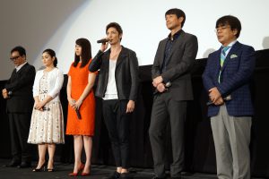 左から、和泉聖治監督、石田ひかり、広瀬アリス、玉木宏、吉田栄作、小倉久寛