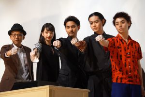左から、真利子哲也監督、小松菜奈、柳楽優弥、菅田将暉、村上虹郎