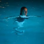 『ナイトスイム』深夜のプールに響く悲鳴が恐怖の幕開けを告げる…今夏日本公開決定