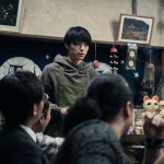 『ヴィレッジ』藤井道人監督から「努力を惜しまない人」と信頼された作間龍斗の姿を捉えた場面写真解禁