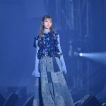 ━IDOL RUNWAY COLLECTION 2026━　AKB48 千葉恵里、リボン×デニムスタイルで華麗なウォーキング