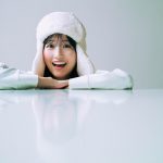 乃木坂46 一ノ瀬美空、柔らかな陽の光の中で笑顔や自然体の表情など多幸感あふれるグラビア――「B.L.T.」表紙＆巻頭に登場