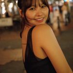 本郷柚巴 3rd写真集、ランジェリー姿や水着ショット、夜の街並みで見せる笑顔も――先行カット公開