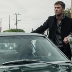 『クライム101』クリス・ヘムズワースが時速130キロで自ら運転「おとなしく指示通り運転したよ（笑）」――特別映像公開