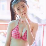 僕が見たかった青空・金澤亜美、透明感あふれるピンクのチェック柄水着――ファースト写真集新カット解禁