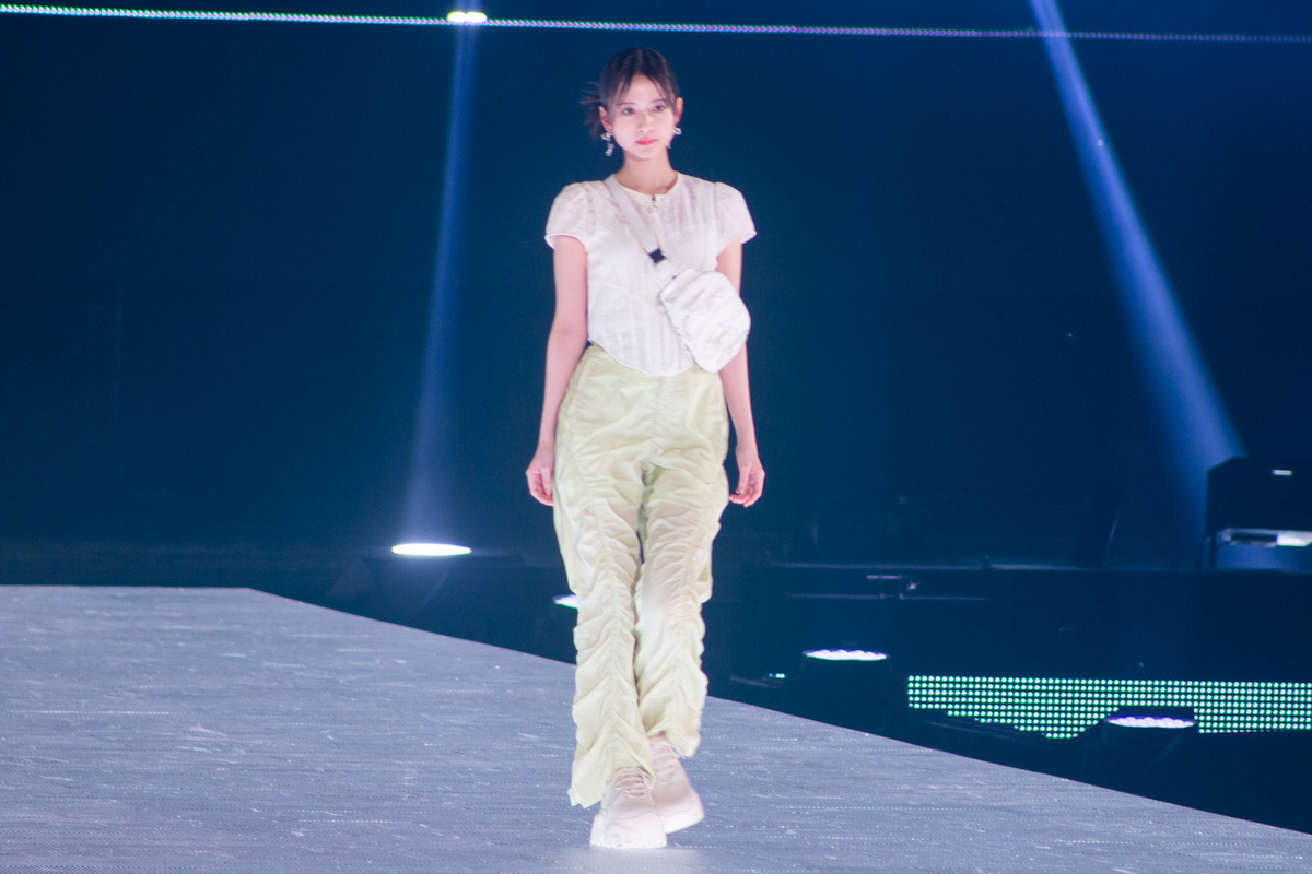 ━GirlsAward 2024 S/S━ 乃木坂46 金川紗耶がランウェイに登場