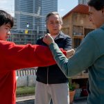 『ベスト・キッド：レジェンズ』ハン（ジャッキー・チェン）×ダニエル（ラルフ・マッチオ）が対面――本編映像解禁