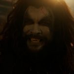 『スーパーガール』ジェイソン・モモア演じる宇宙最凶の賞金稼ぎ・ロボ、ワイルドすぎる登場――新映像解禁