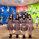 日向坂46 グループ初の展覧会『WE R!』佐々木久美・小坂菜緒・上村ひなの・正源司陽子が開幕前に来場