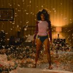 『ゼイ・ウィル・キル・ユー』炎の斧を振りかざすザジー・ビーツ、容赦無し無双メイドが死のマンションからの脱出に挑む――場面写真公開