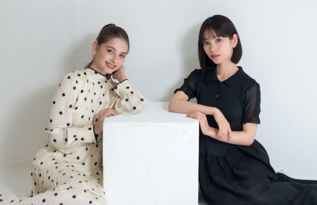 嵐莉菜、當真あみ　撮影／河野康成