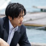 新人刑事・日岡秀一を演じる松坂桃李が血まみれの姿に・・・―『孤狼の血』新場面写真解禁